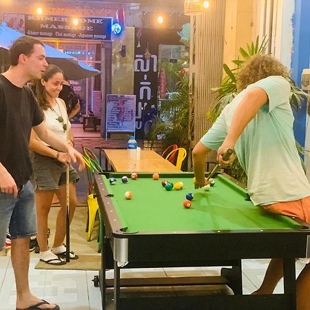 Social Backpacker Hostel & Rooftop Bar Battambang Luaran gambar