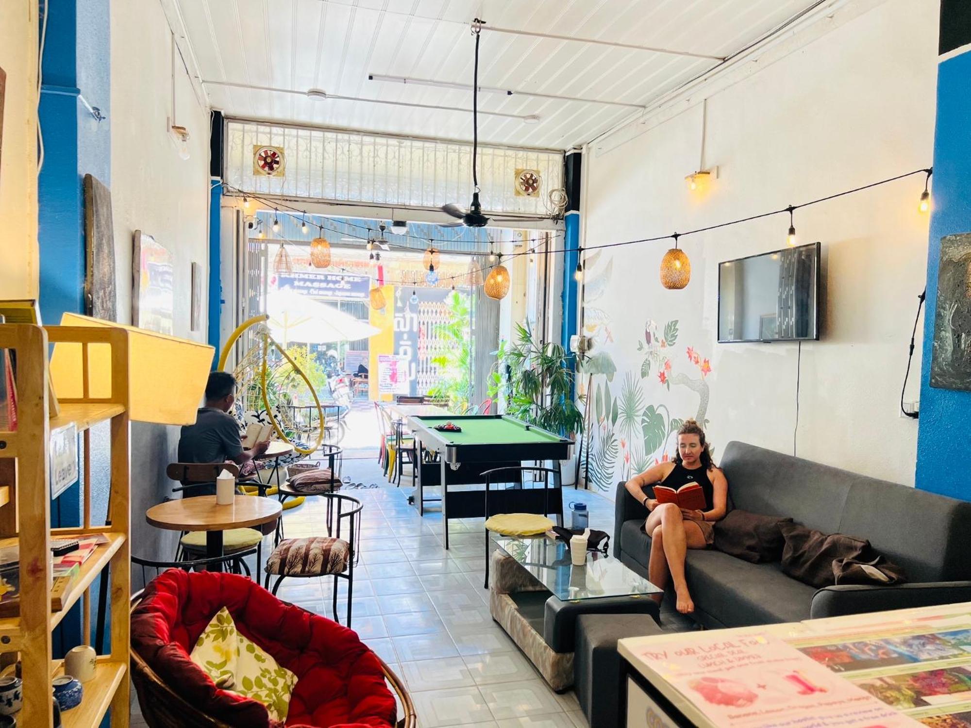 Social Backpacker Hostel & Rooftop Bar Battambang Luaran gambar