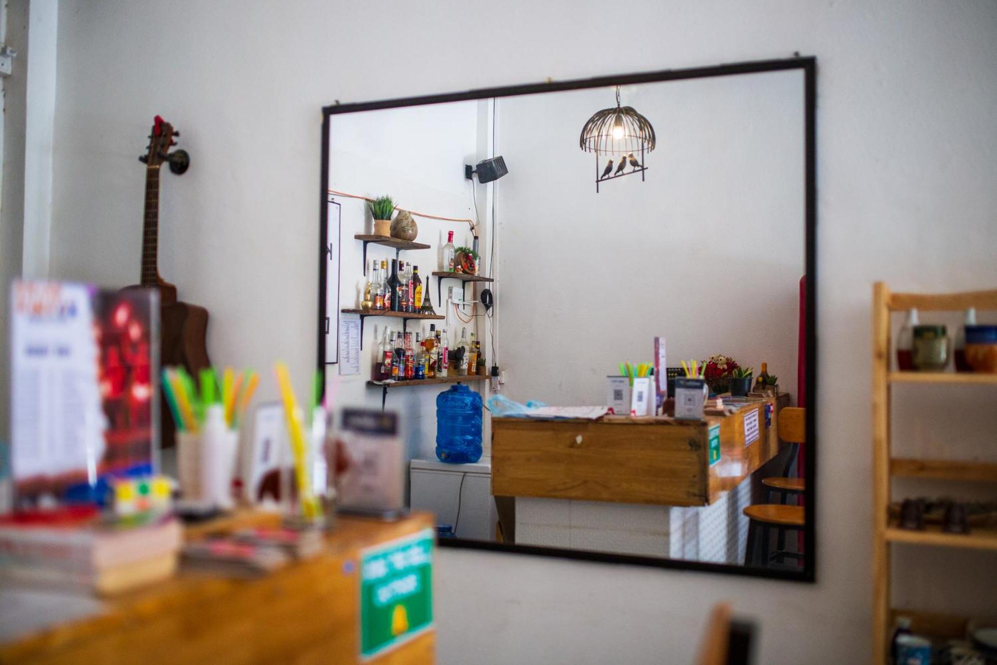 Social Backpacker Hostel & Rooftop Bar Battambang Luaran gambar