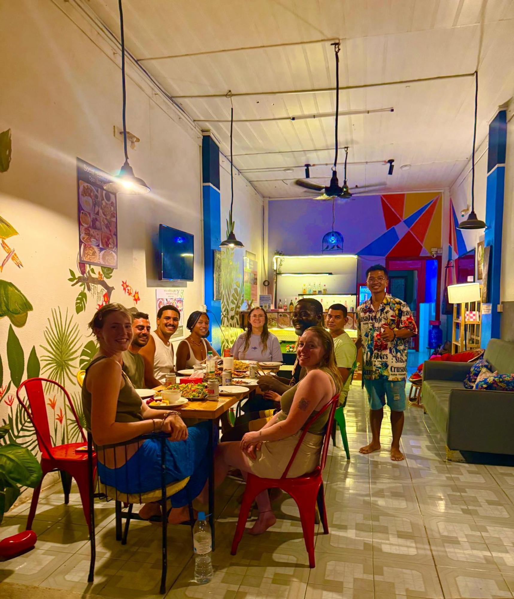 Social Backpacker Hostel & Rooftop Bar Battambang Luaran gambar